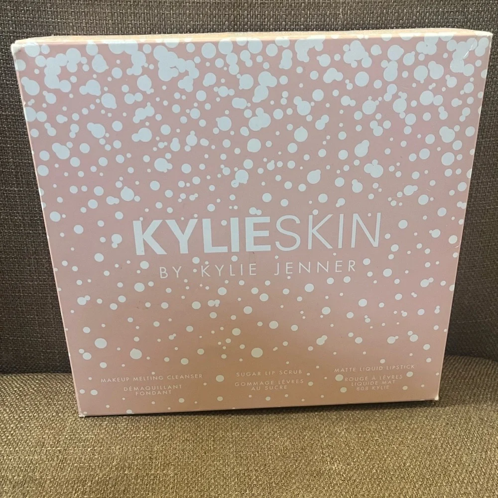Kar-Jenner makeup bundle - Picture 3 of 4